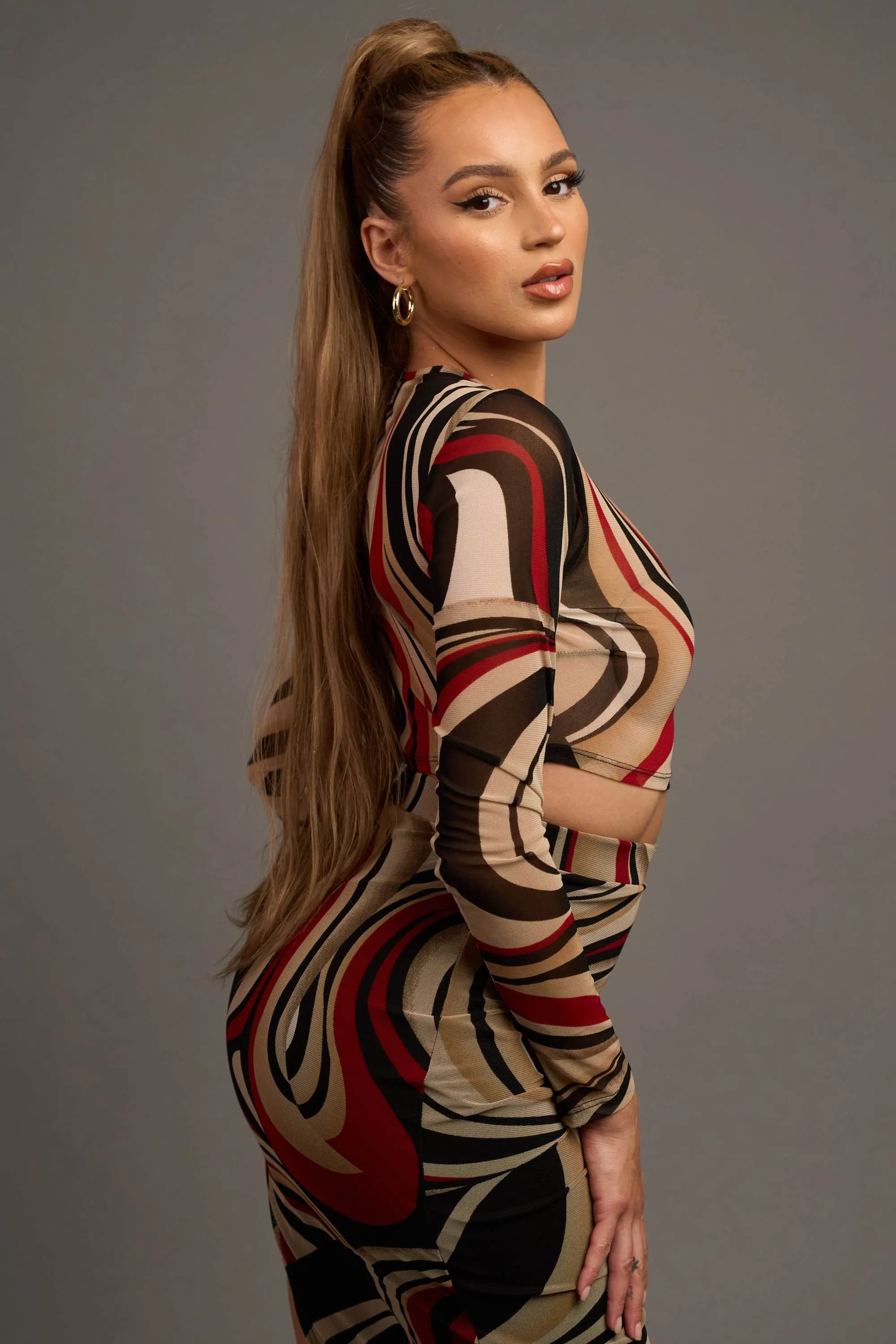 CHIC ABSTRACT MESH CROP TOP & KNEE SKIRT SETS