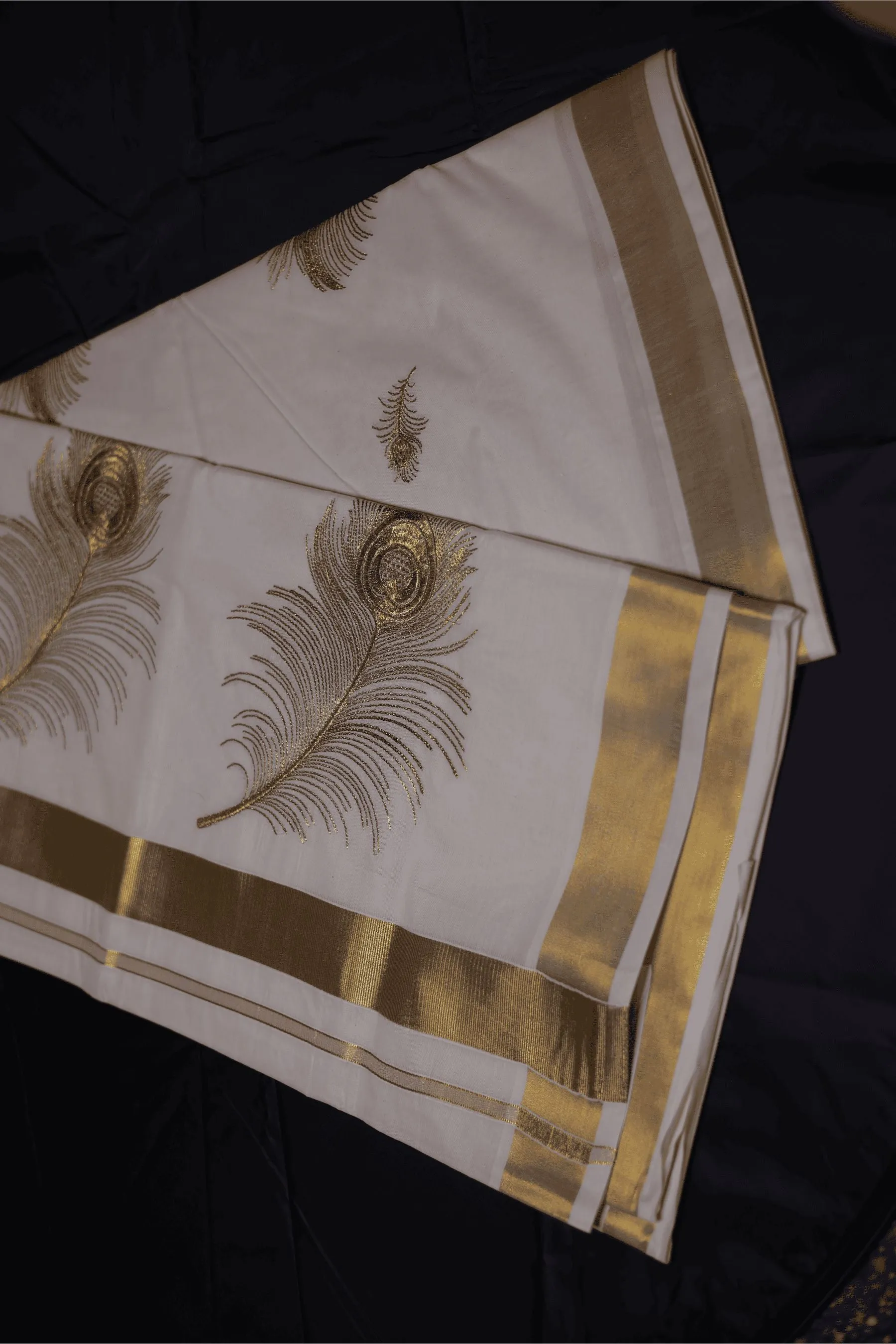 Chic Peacock Feather Motif Kerala Cotton Saree with Zari Border